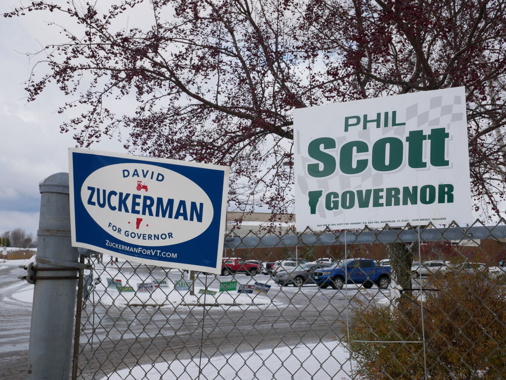 David Zuckerman, Phil Scott signs, Collins Perley Sports and Fitness Center, 11-3-2020